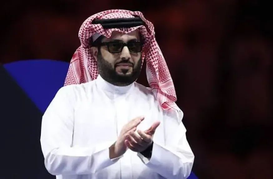 تركي آل الشيخ يروج لمنافسات الملاكمة في سوبردوم جدة