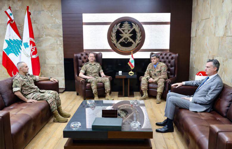 استقبل قائد الجيش