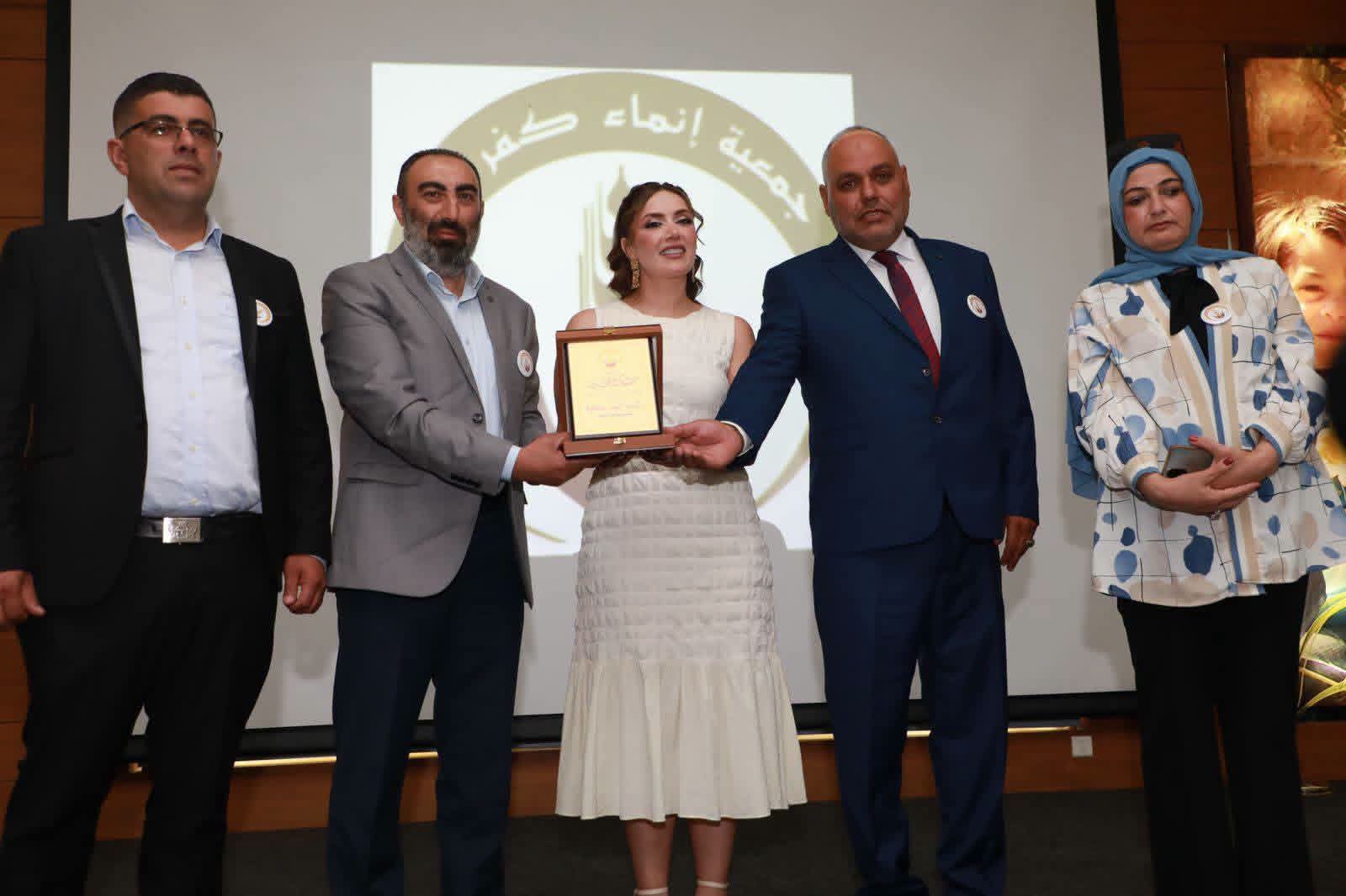 تكريم الإعلامية والكاتبة والمنتجة راسيا سعادة في سير الضنية تقديرًا لمسيرتها الإعلامية والثقافية