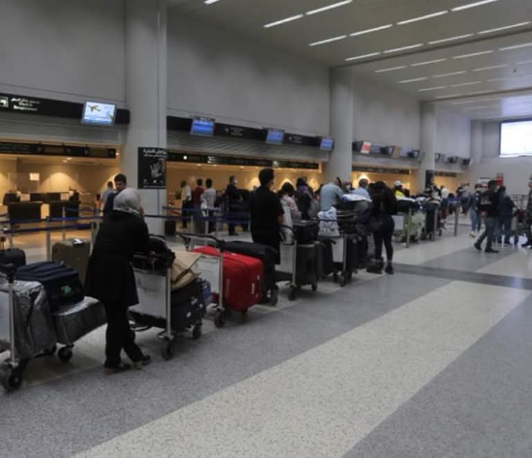 المطار يغصّ بالعائدين... نصف مليون عائد شهرياً