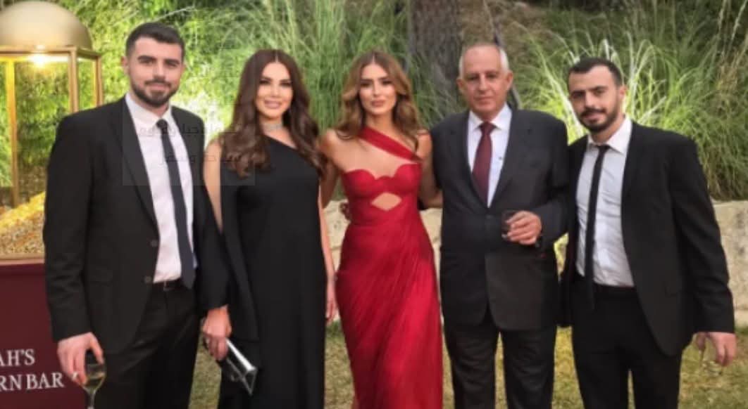 منى أبو حمزة تتألق برفقة عائلتها وخطيب ابنتها...وياسمين تخطف الأنظار!