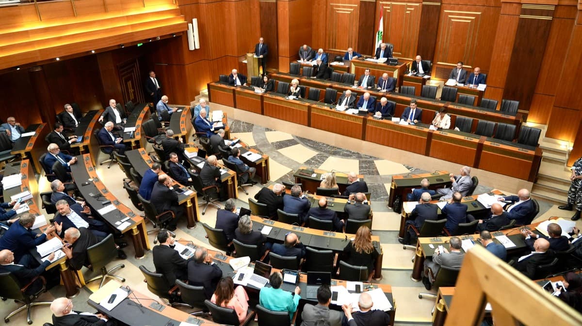 إقرار الإجازة للحكومة ابرام اتفاق مع المانيا والموافقة على اتفاقية مع صندوق النقد وإعادة مشروعي قانونين بتنظيم شؤون المجلس العلوي الى اللجان