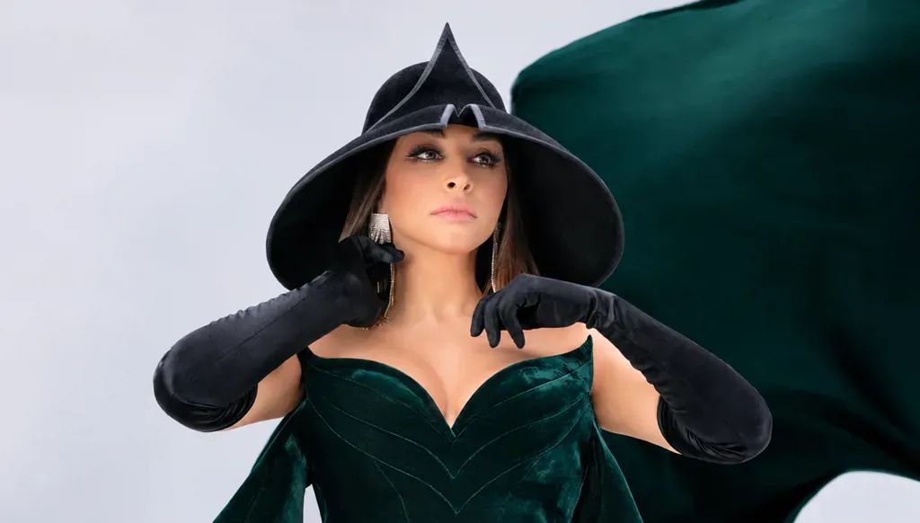 إليسا تتوّج إنتصارها بإطلاق ألبوم "أنا سكّتين" كاملاً على يوتيوب