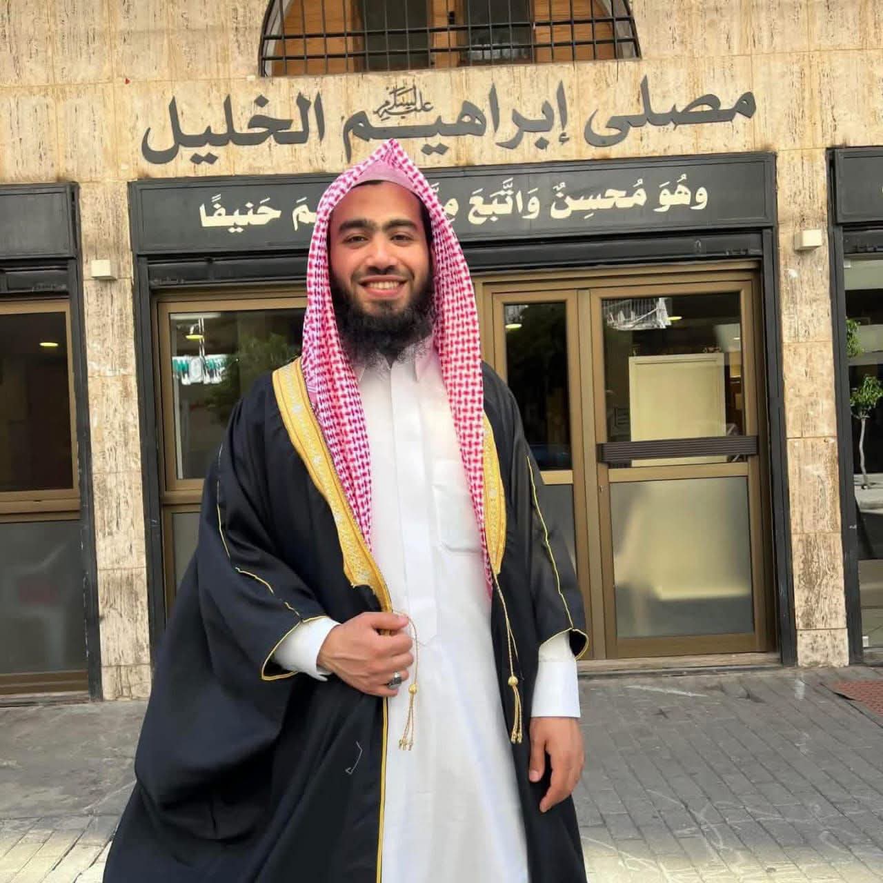 استدعاء مؤذن مصلى