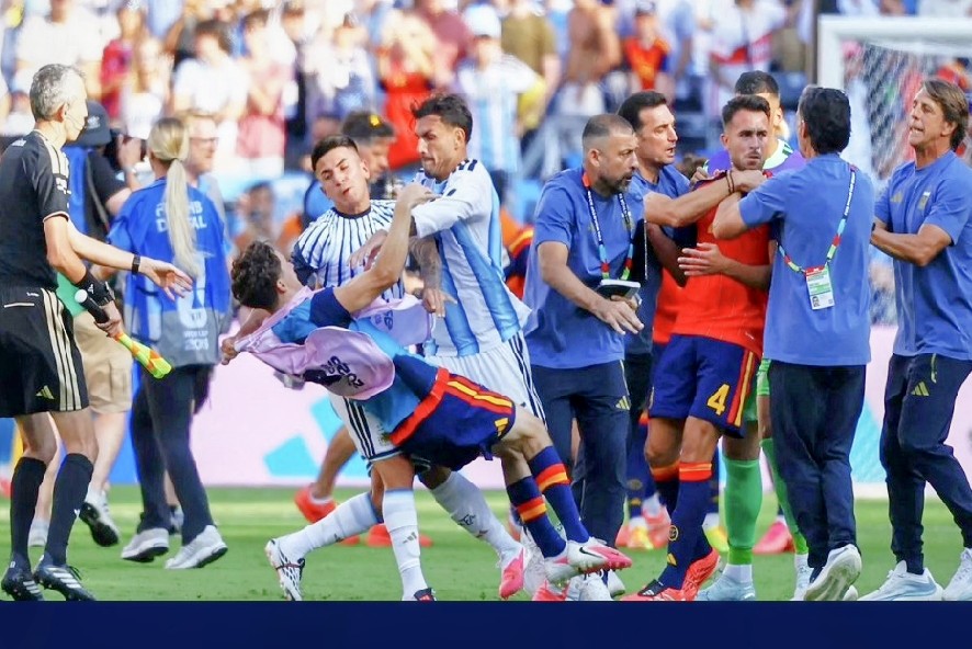 الفيفا” يفتح تحقيقًا في أحداث نهائي كأس العالم