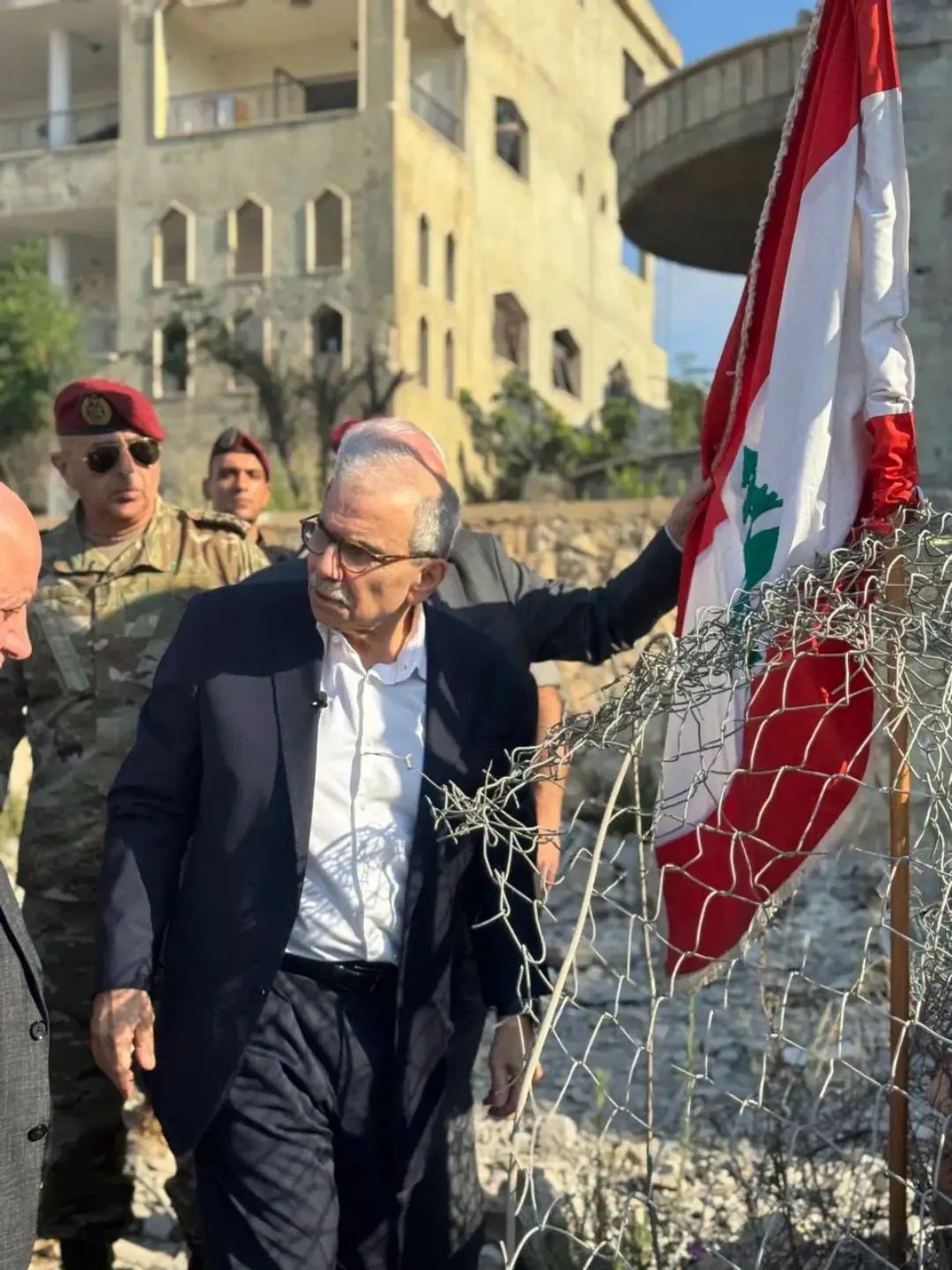 من بلدة زوطر الغربية في الجنوب، 