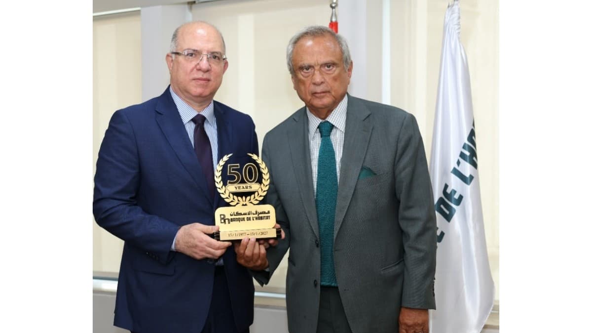 حبيب منح وزير العمل "اليوبيل الذهبي لمصرف الإسكان"