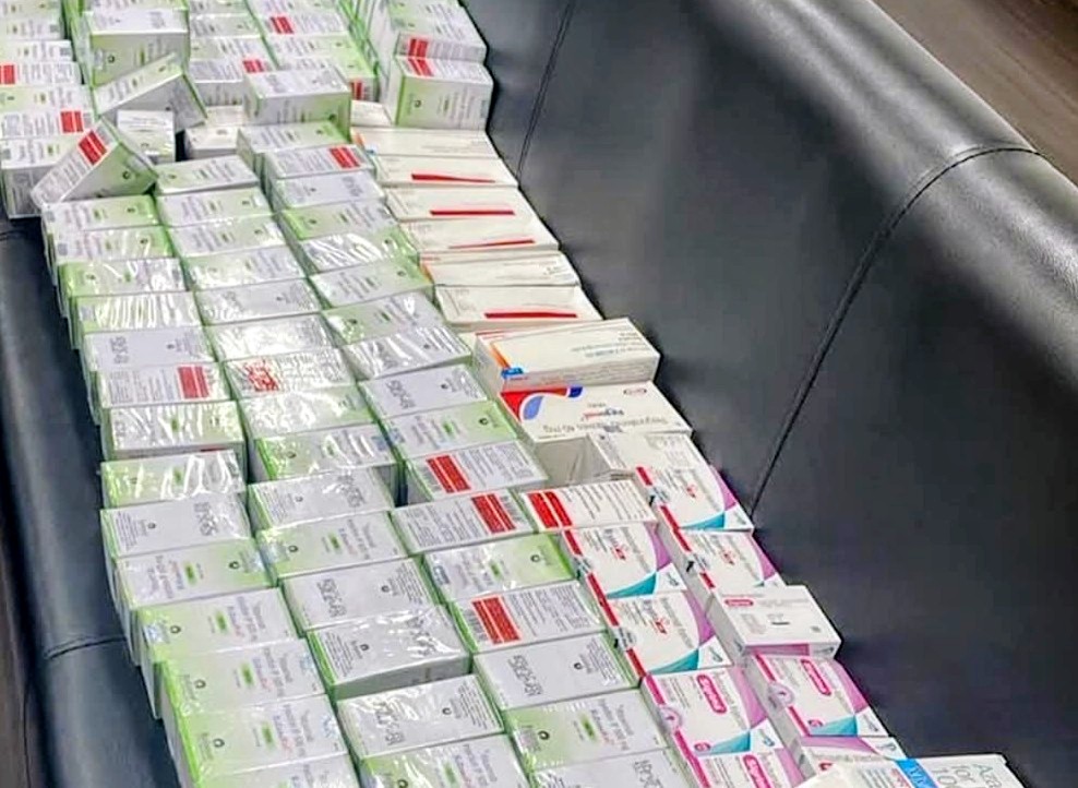 ضبطت كمية من أدوية علاج السرطان كانت بحوزة أحد المسافرين
