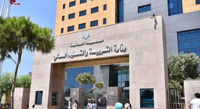 اعتصام لخريجي الجامعات الأجنبية أمام وزارة التربية رفضًا لامتحان “أوسكي”