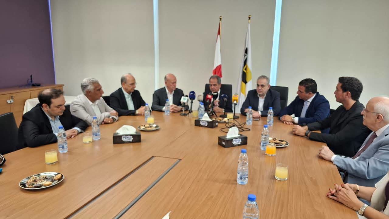 ونقباء المهن الحرة وعرض المشاريع الخاصة بالمدينة والشمال