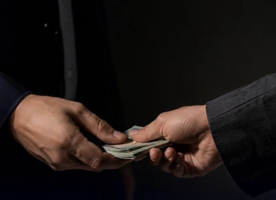 شبهات "أموال مقابل معاملات"... تحقيق يهزّ إحدى مديريات الداخلية
