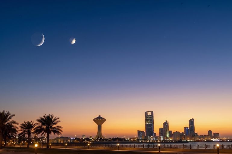 كوكب الزهرة يواصل تألقه الليلة قرب الهلال