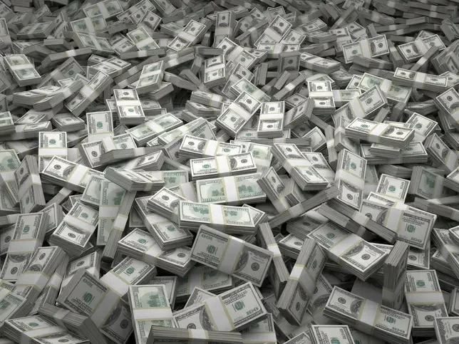 أمريكية تقاضي زوجها وتطالبه بـ6.2 مليار دولار