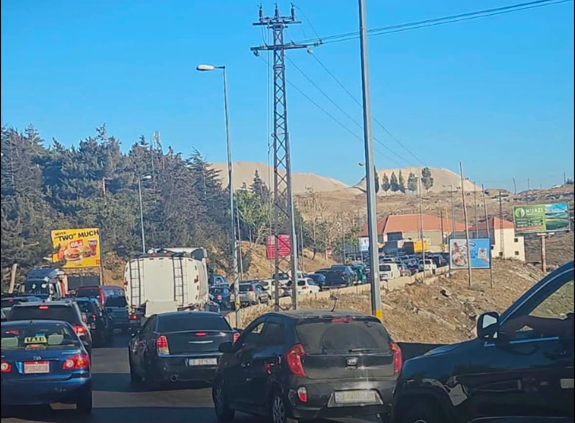 زحمة سير خانقة على طريق ضهر البيدر