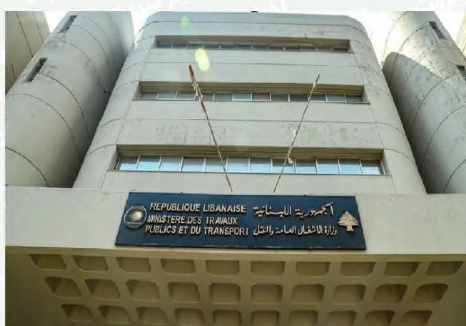 تواصل أعمال تأهيل وتعبيد عدد من الطرق في مختلف المناطق
