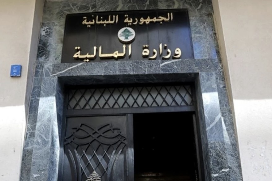 غضبٌ عارم يلّف قطاع هام... وصرخة بوجه وزير حول الاستنسابية
