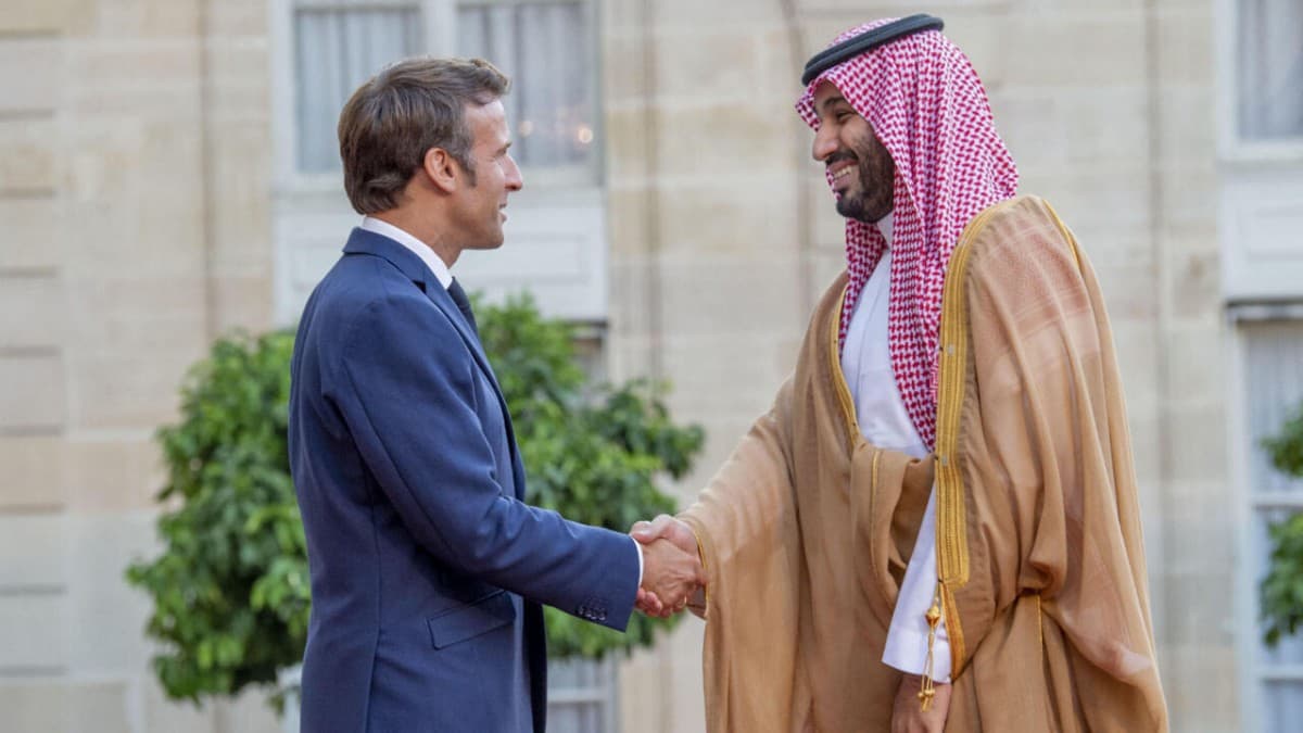 ماكرون اكد وولي العهد السعودي الالتزام ب"حل دبلوماسي يضمن سلمية نووي إيران"