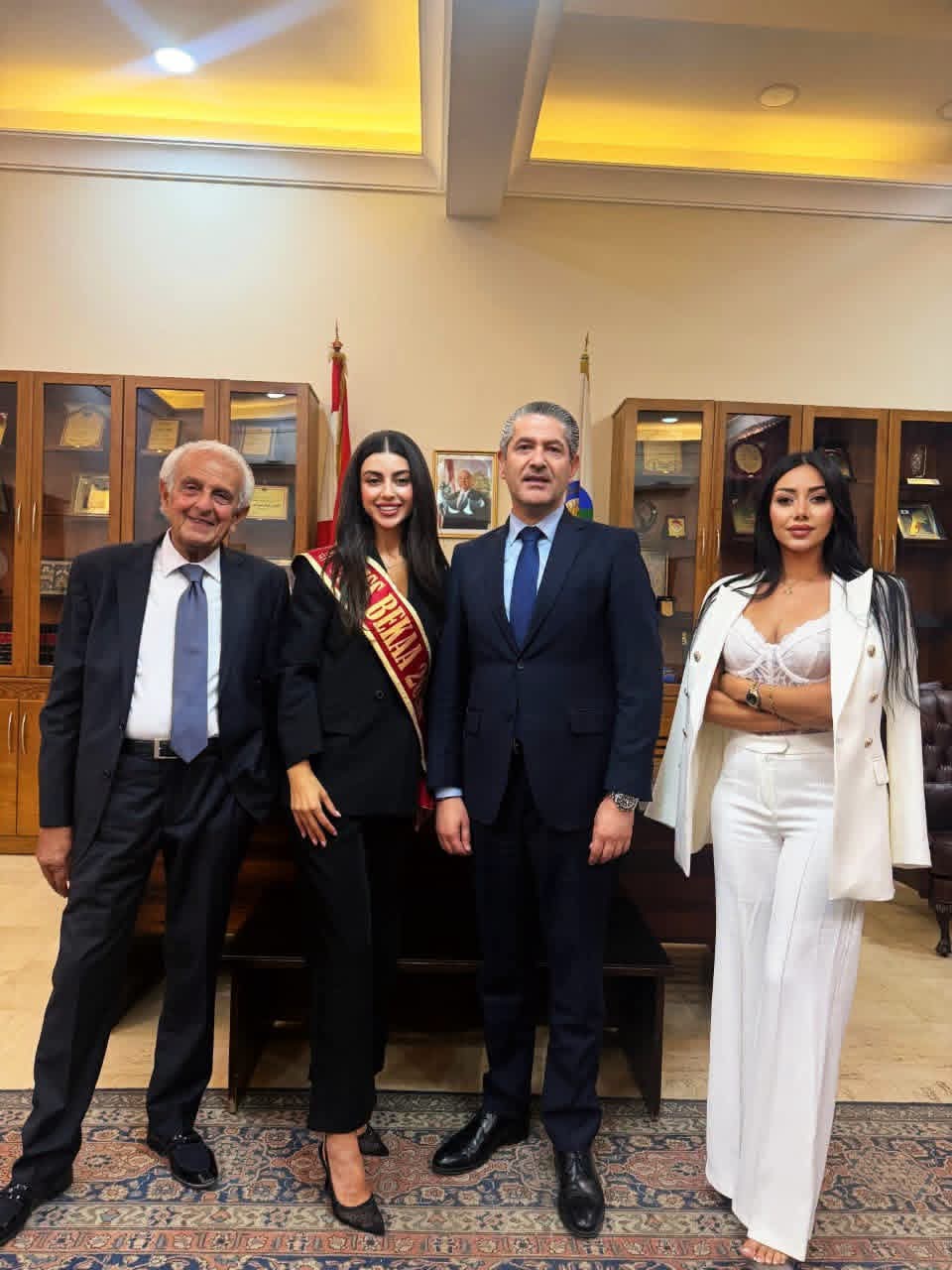 المحافظ أبو جودة يستقبل ملكة جمال البقاع لمى نزهة في أول زيارة رسمية لها بعد التتويج.