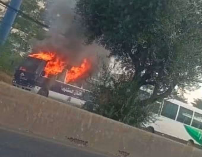 حافلة ركاب تتحوّل إلى كتلة نار!