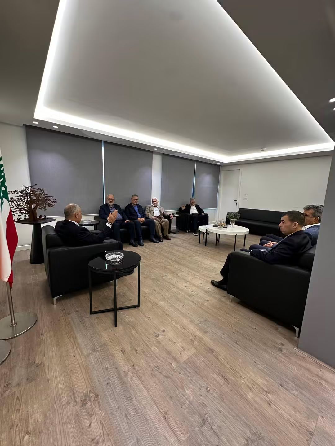 إستقبل رئيس التيار الوطني الحر النائب جبران باسيل وفدًا من حز.ب الله