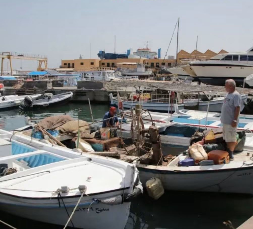 أعلنت لجنة صيادي لبنان، المنبثقة عن تجمع تعاونيات ونقابات صيادي الأسماك، بعد اجتماعها في ميناء 