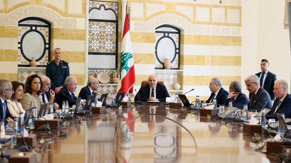 رئيس الجمهورية خلال جلسة مجلس الوزراء: وضع حجر الأساس لتوسيع المرفأ بادرة خير للجميع وآن الاوان كي تعود الدولة الى الجنوب