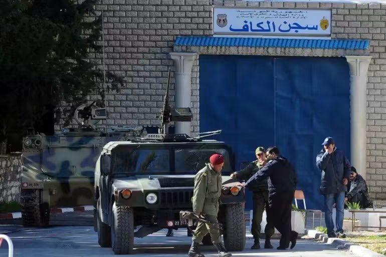 وفيات في سجون تونس تثير قلقا محليا ودوليا بشأن ظروف الاحتجاز
