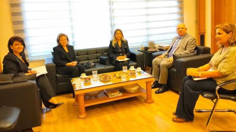 وفداً من الهيئة الوطنية لشؤون المرأة