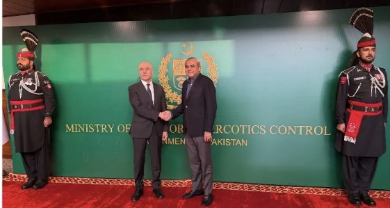 الحجار يبحث مع نظيره الباكستاني في إسلام آباد تعزيز الأمن والاستقرار عبر التشاور والتنسيق