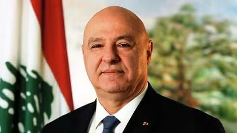 غادر رئيس الجمهورية الي فرنسا