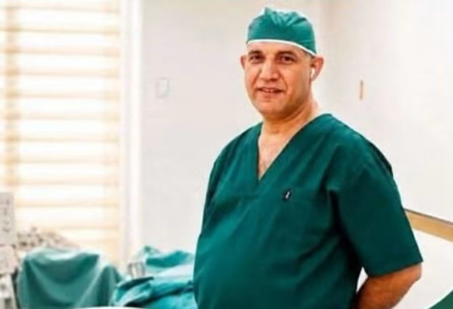 توقف قلبه أثناء إنقاذ مريض.. وفاة طبيب مصري في غرفة العمليات