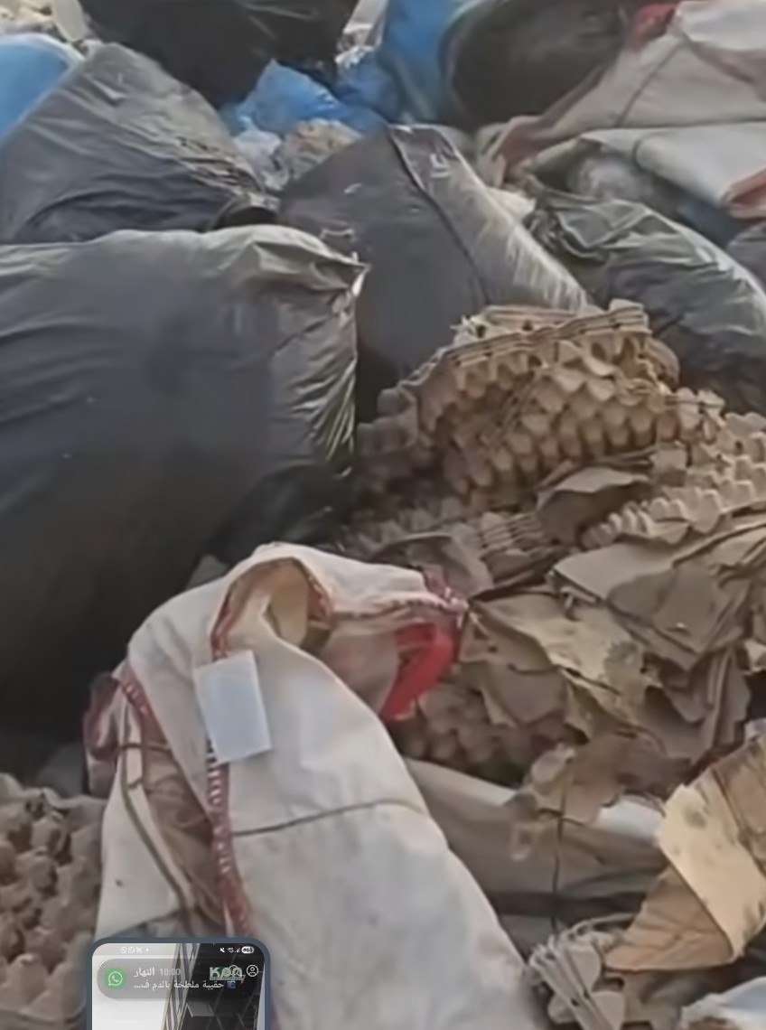 مخلفات Hawa Chicken في مكب أنفه... أسئلة بيئية وصحية تنتظر الإجابة.