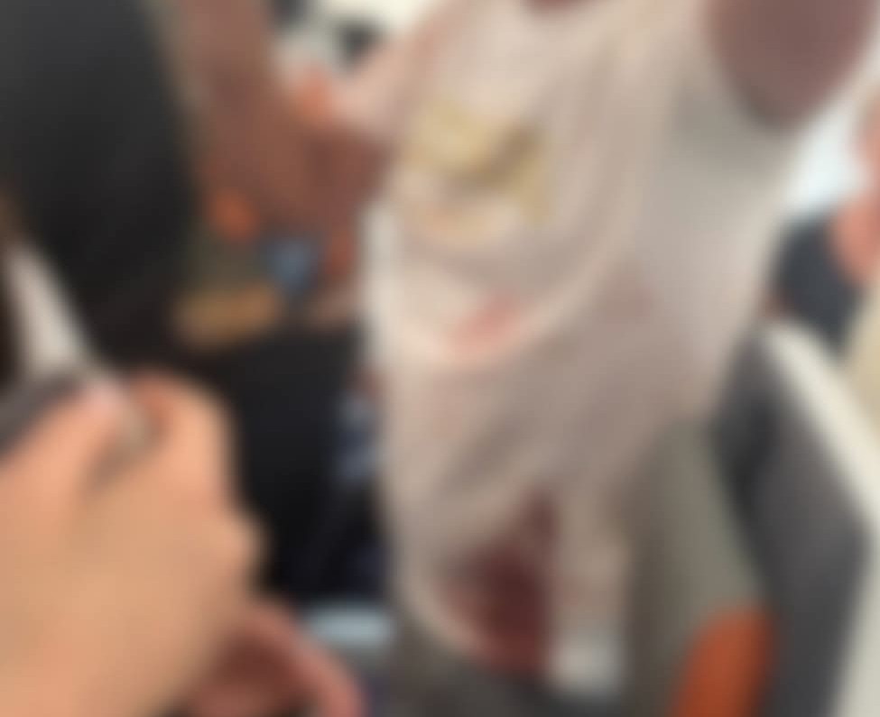 تتواصل الروايات المتضاربة حول ما جرى على متن طائرة تابعة لشركة "فلاي دبي"