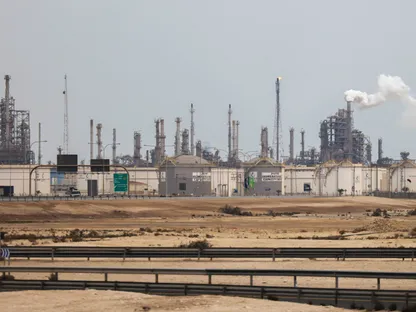بنوك صينية تقرض قطر للطاقة.. وتايوان تتفوق في سباق الذكاء الاصطناعي