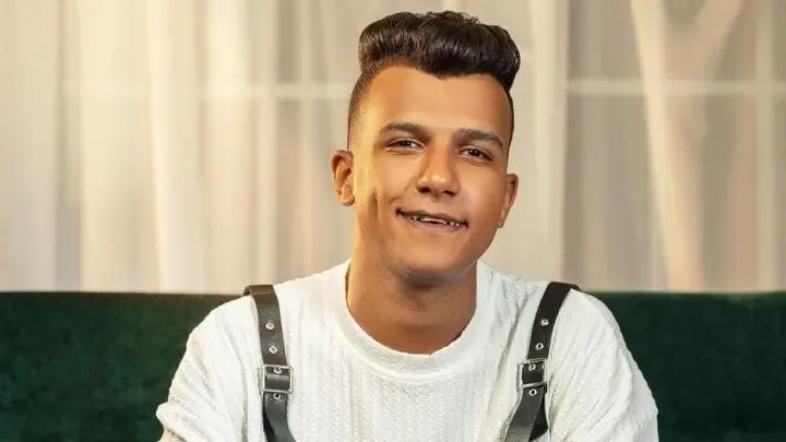 بلاغ رسمي ضد المغني المصري عصام صاصا بسبب سيجارة ملغومة!
