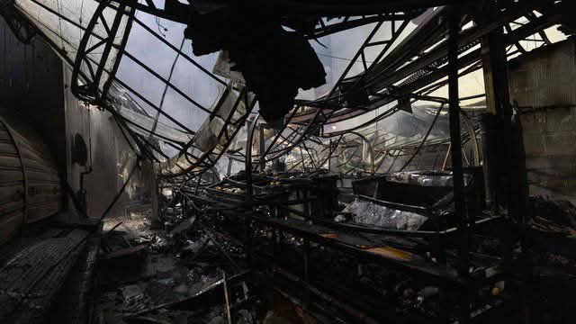 اتى حريقسوق مغطى للمواد الغذائية في العاصمة الفرنسية 