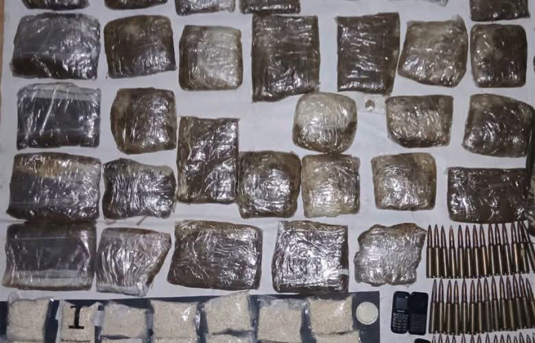 دهمت وحدة من الجيش منازل مطلوبين
