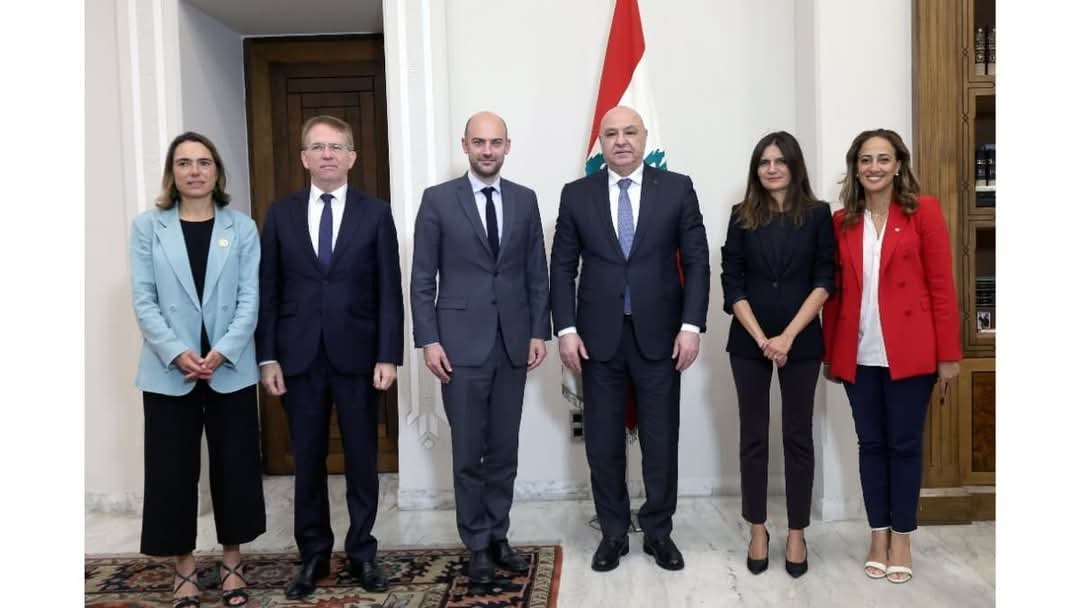 وفدا وزاريا فرنسياً رأسه السيد جان نويل بارو، وزير أوروبا والشؤون الخارجية في الجمهورية الفرنسية