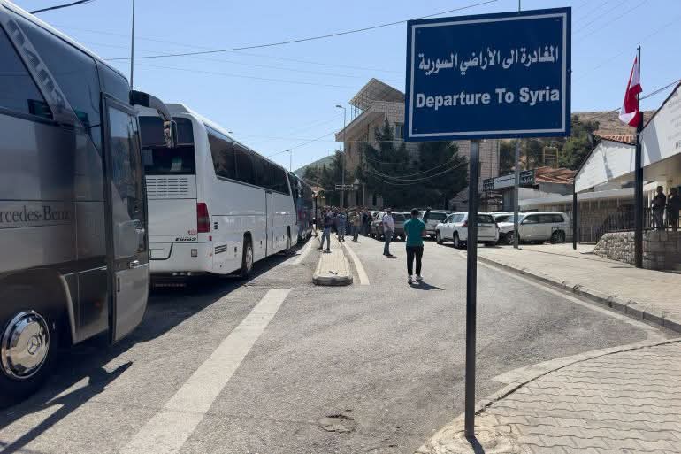 الأمن العام ينظّم المرحلة الـ22 من خطة العودة الطوعية: مغادرة 70 نازحًا سوريًا عبر معبر المصنع