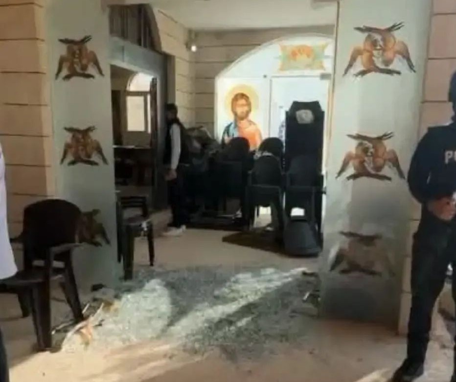 مسلح.ون يطل.قون النا.ر داخل كنيسة في الكرك جنوب الأردن وسقوط نحو 19 ضحي.ة بين قت.يل وجر.يح