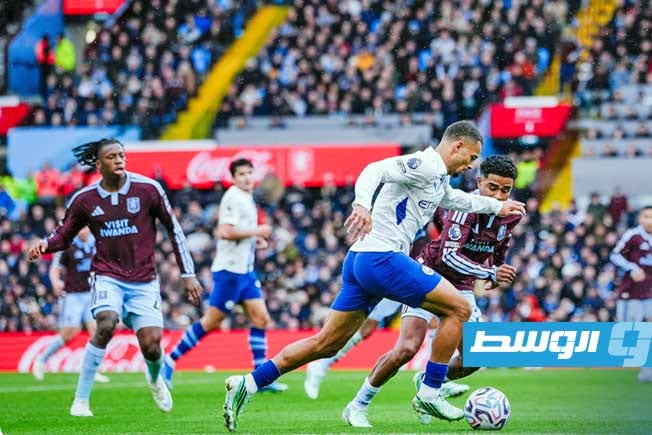 أستون فيلا يُسقط مانشستر سيتي ويشعل صراع الصدارة في الدوري الإنجليزي