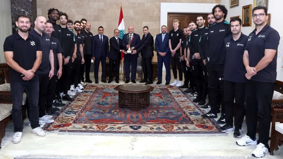 الرئيس عون يهنّئ نادي الحكمة باللقب العربي: فوزكم للبنان وأهمية المحافظة عليه