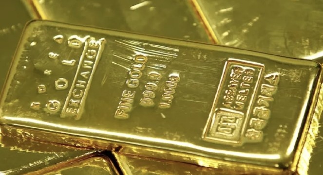 الذهب يهوي إلى أدنى مستوى في عام